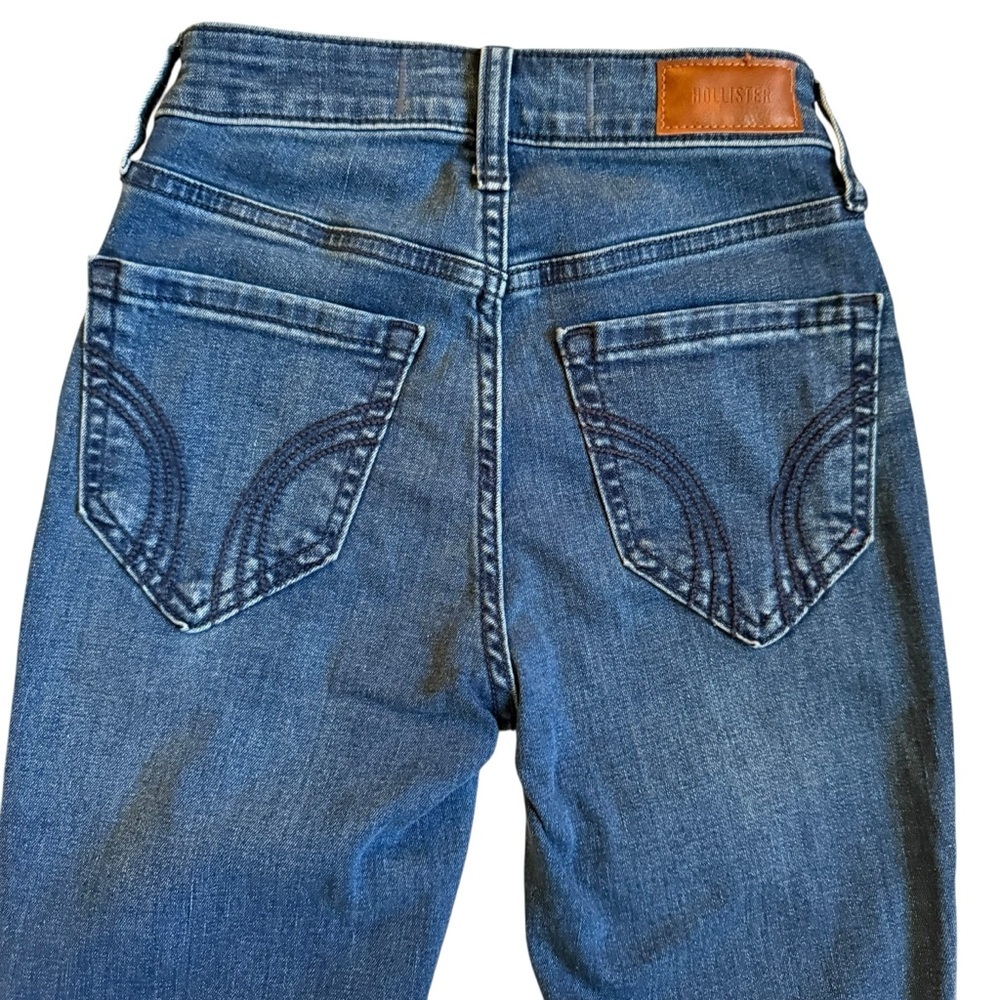 Hollister| Women’s High-Rise Ripped Blue Wash Flare Jeans- Size w23 short - Picture 5 of 11